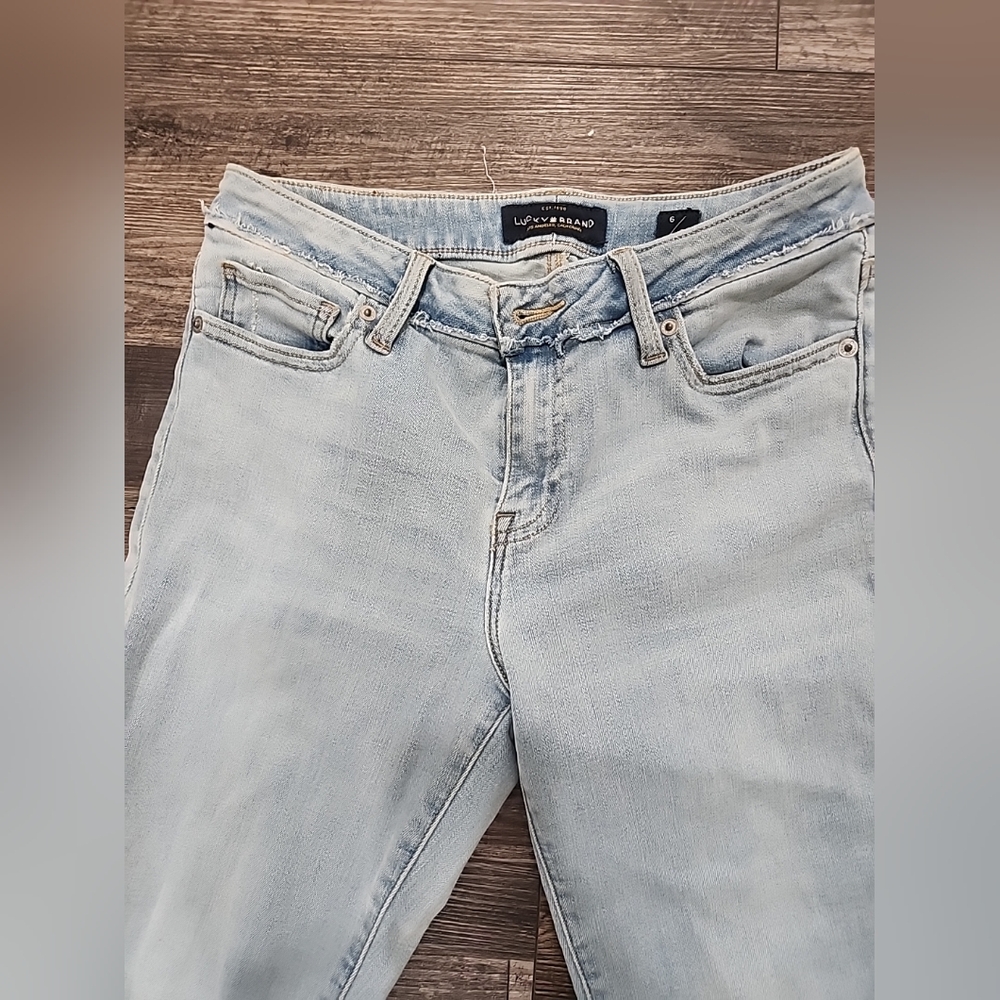 Lucky Brand Women's Faded Blue Skinny Jeans - Picture 2 of 9